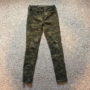 Women’s size 6 Camo Pants skinny